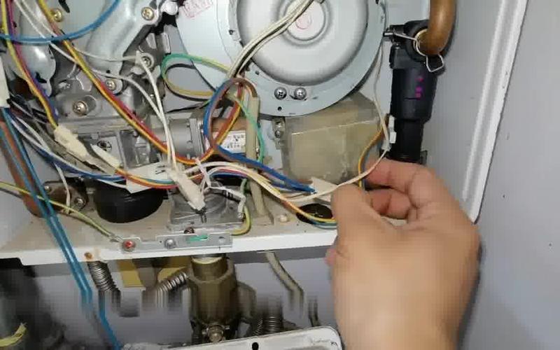 壁挂炉显示e9错误代码,无水压问题该如何解决?